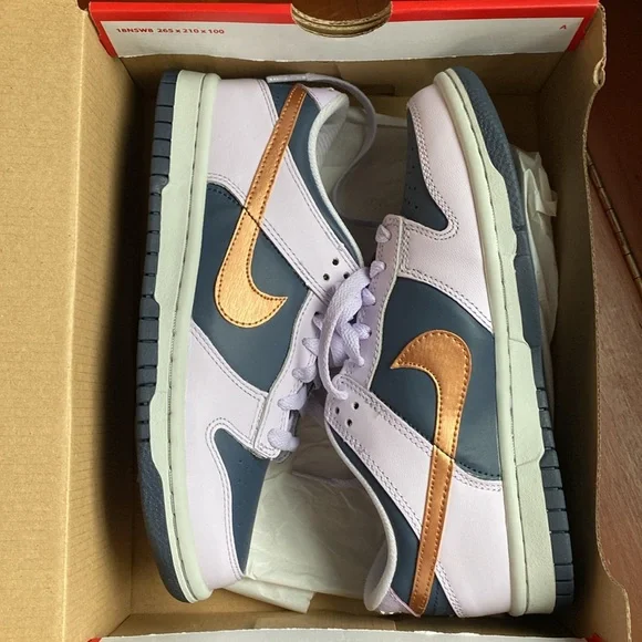 NIB Nike Dunk Low SE Sneakers - Picture 2 of 8